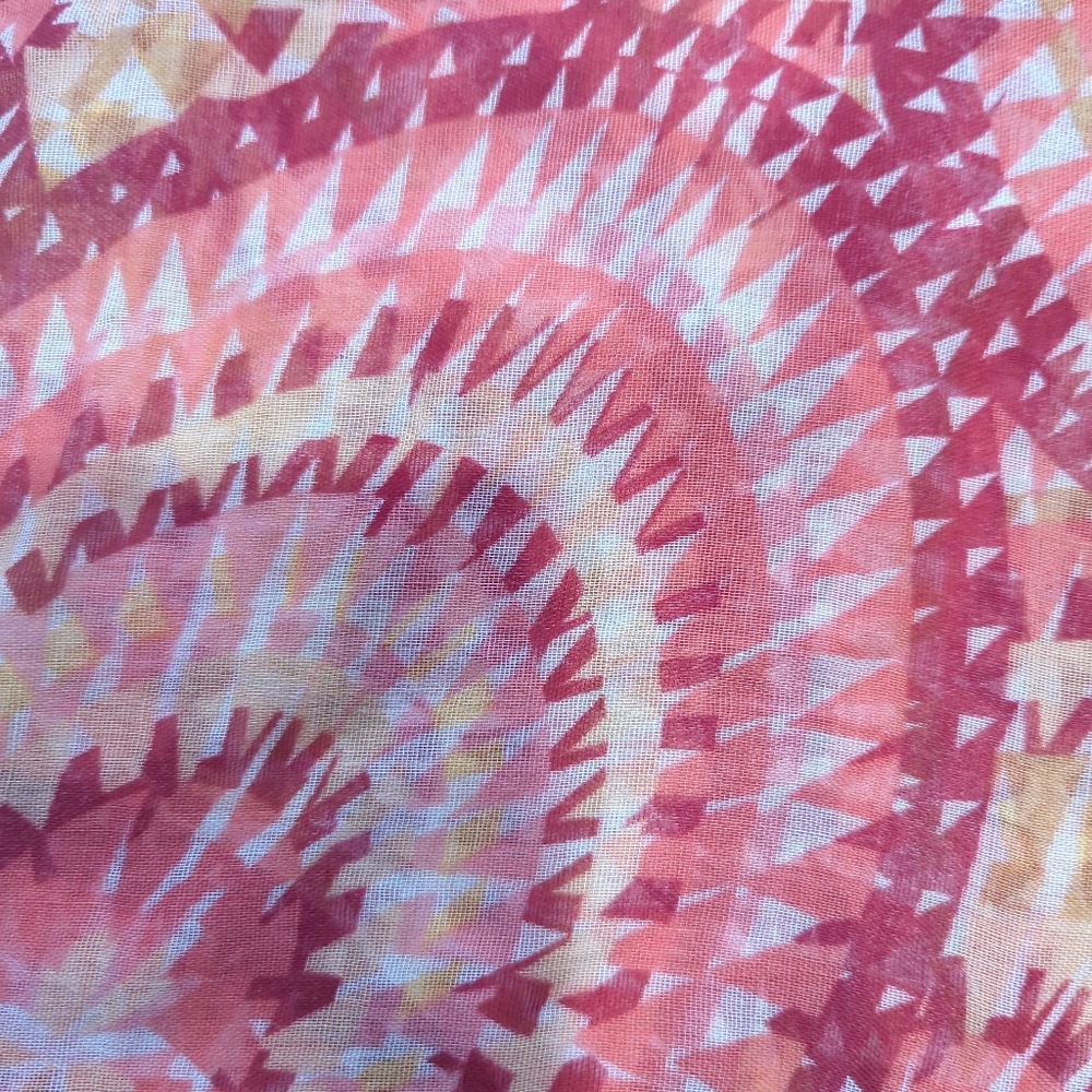 Kaleidoscope White Red Pink Tan Lightweight Kaleidoscope Pattern Scarf NWT - Picture 3 of 4